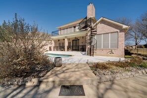 Interior - Explore Cedar Hill State Park! Apt w/ Pool Access (Cedar Hill)