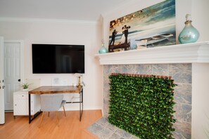 Interior - Explore Cedar Hill State Park! Apt w/ Pool Access (Cedar Hill)