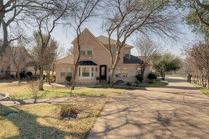 Interior - Explore Cedar Hill State Park! Apt w/ Pool Access (Cedar Hill)