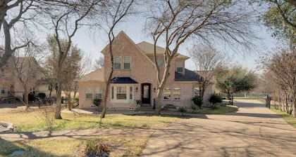 Explore Cedar Hill State Park! Apt w/ Pool Access