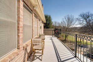 Apartment (3 Bedrooms) | Interior - Explore Cedar Hill State Park! Apt w/ Pool Access (Cedar Hill)