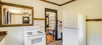 Williamson Cottage ~ 2 Mi to Town + Trails!
