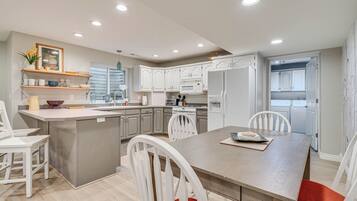 Apartment (2 Bedrooms) | Front of property