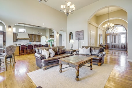 House (5 Bedrooms) | Interior