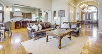Lakefront Mansion: Game Room & Deck in New Mexico!