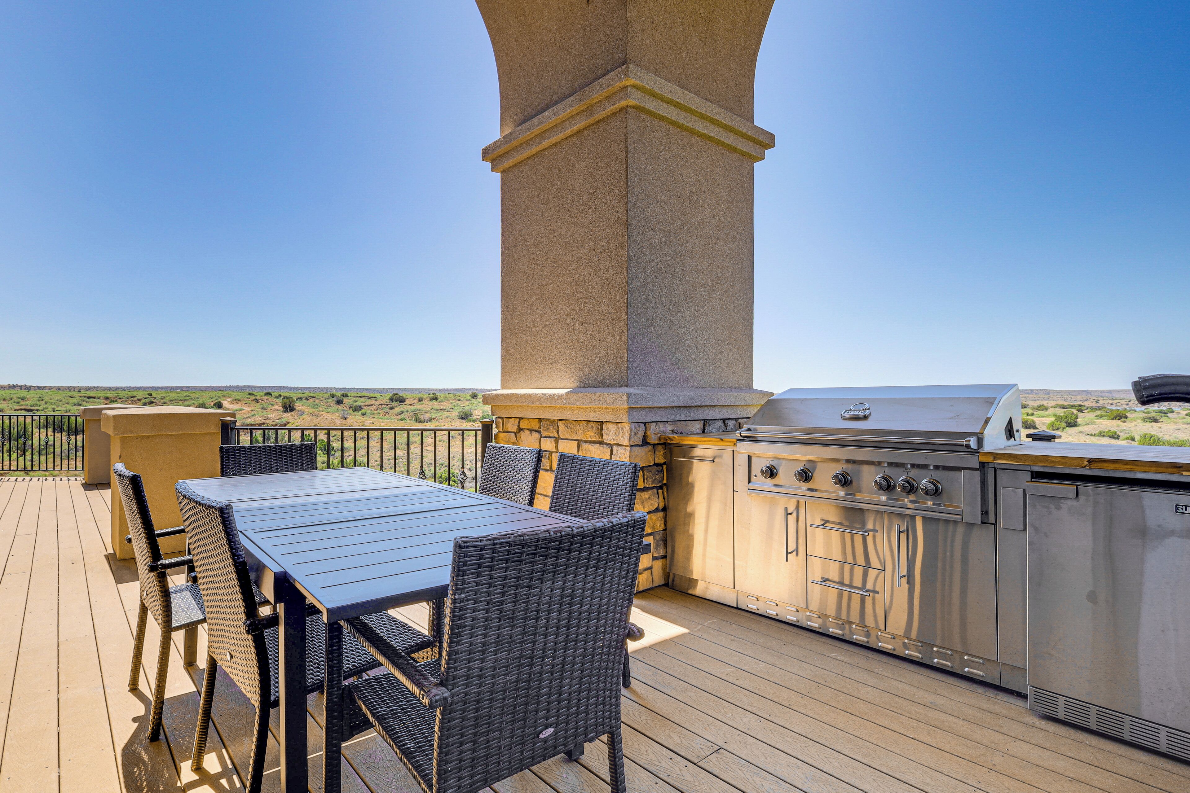 House (5 Bedrooms) | Interior