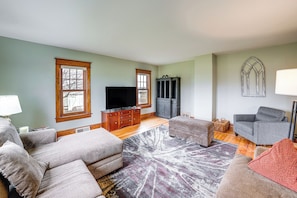 House (3 Bedrooms) | Interior - Charming Tonica Farmhouse w/ Private Yard! (Tonica)