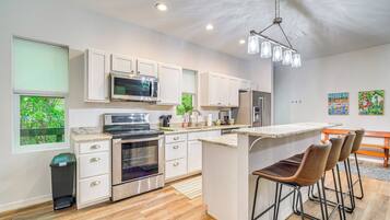 Cottage (2 Bedrooms) | Private kitchen | Microwave, oven, stovetop, dishwasher