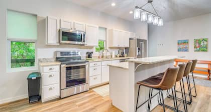 3 Mi to Silver Springs State Park: Cozy Getaway!