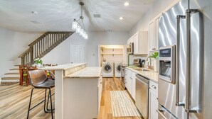 Cottage (2 Bedrooms) | Interior - 3 Mi to Silver Springs State Park: Cozy Getaway! (Silver Springs)