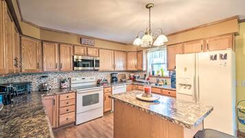 House (4 Bedrooms) | Interior