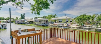 Waterfront Okeechobee Getaway w/ Backyard Dock!