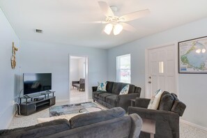 House (3 Bedrooms) | Interior - Waterfront Okeechobee Getaway w/ Backyard Dock! (Okeechobee)
