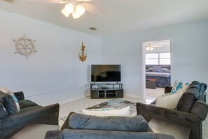 House (3 Bedrooms) | Interior