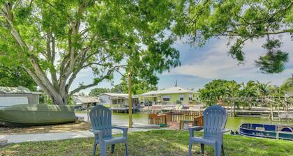Waterfront Okeechobee Getaway w/ Backyard Dock!