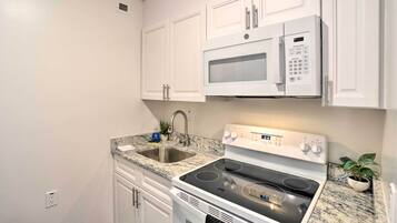 Apartment (0 Bedroom) | Interior