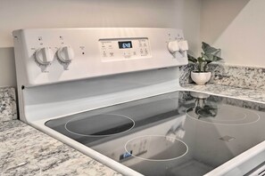 Interior - Ideally Located Studio w/ Off-street Parking! (Gadsden)