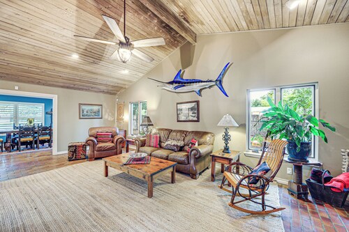 Del Rio Home w/ Large Yard, BBQ + Fireplace!