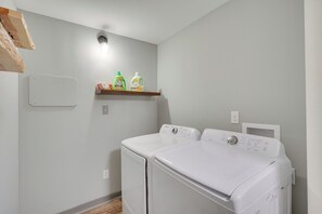 House (5 Bedrooms) | Interior
