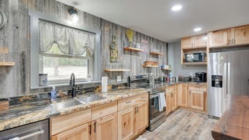 House (5 Bedrooms) | Interior