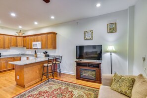 Apartment (1 Bedroom) | Interior - 3 Mi to Warren Dunes: Sawyer Getaway w/ Fireplace! (Sawyer)