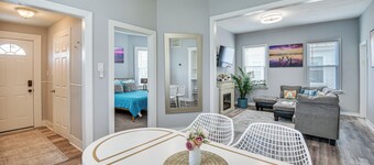 บ้านแฮมป์ตันที่สวยงามใกล้ตัวเมืองและชายหาด!