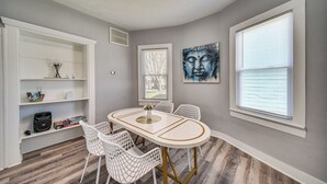Unclassified image, 4 of 28, button - Charming Hampton Home Near Downtown & Beaches! (Hampton)