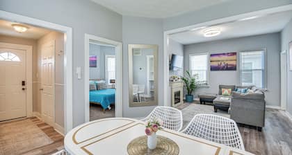 Charming Hampton Home Near Downtown & Beaches!