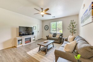 Interior - 2 Mi to Dtwn & Nau: Flagstaff Condo w/ Patio! (Flagstaff)