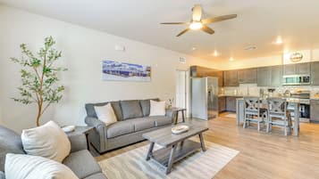 Apartment (2 Bedrooms) | Front of property