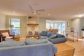 House (4 Bedrooms) | Interior - Lakefront Lineville Retreat w/ Private Dock! (Lineville)