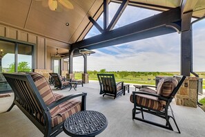 Interior - Elegant 'sunset Meadow Ranch' in Texas w/ Hot Tub (Ponder)