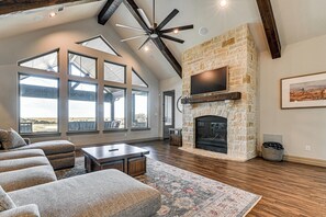 House (4 Bedrooms) | Interior - Elegant 'sunset Meadow Ranch' in Texas w/ Hot Tub (Ponder)