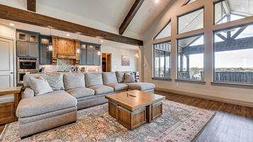 House (4 Bedrooms) | Interior