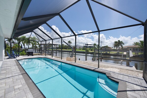 A heated pool - ⭐Private Pool-Canal Front Home-3BR Ibis Landing⭐ (Fort Myers Beach)