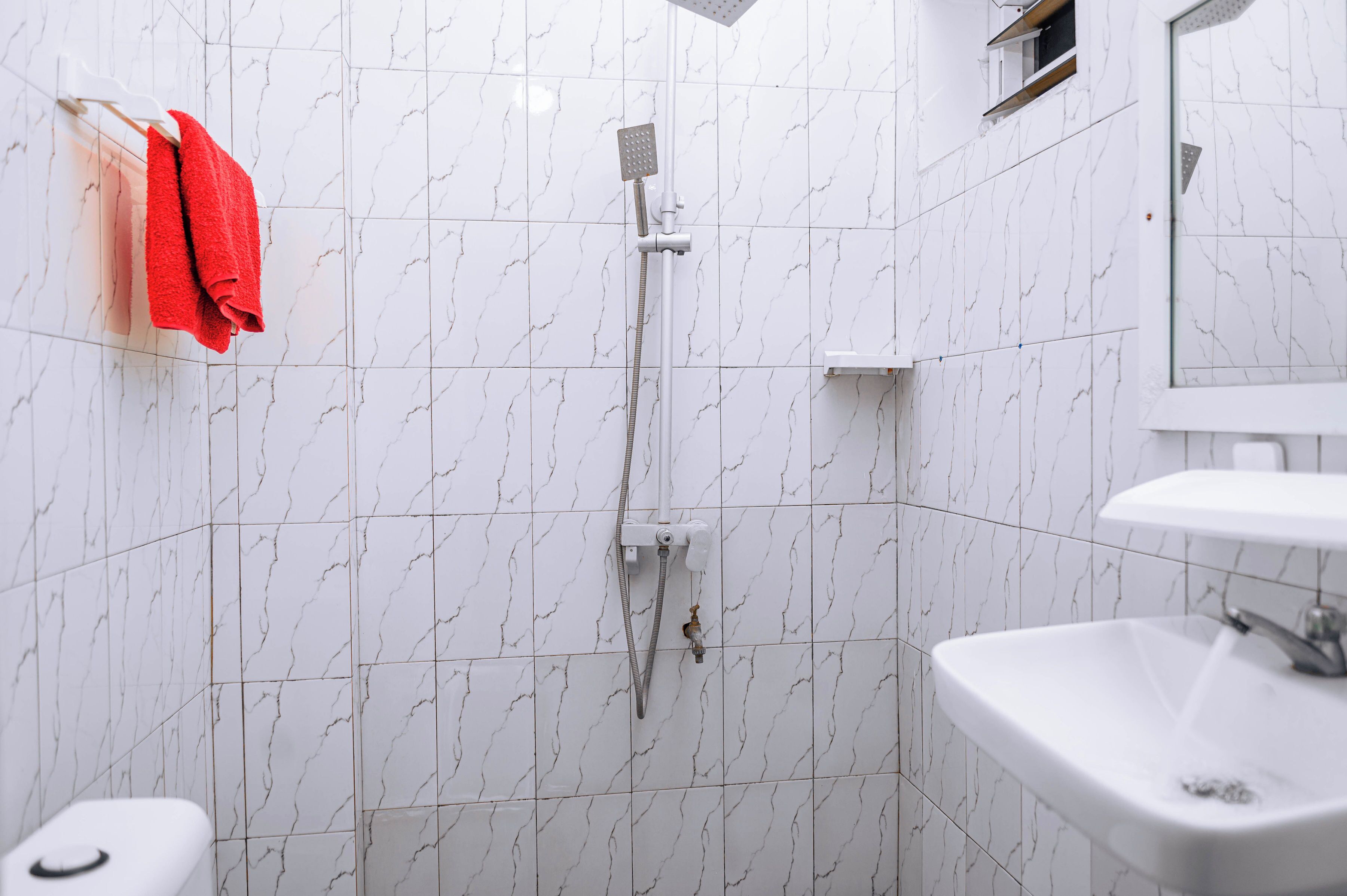 Classic Double Room, Balcony, City View | Bathroom | Shower, free toiletries, towels, soap