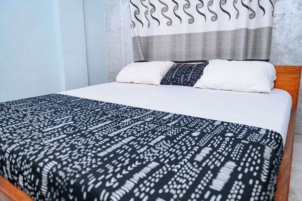 Classic Double Room, Balcony, City View | Desk, laptop workspace, iron/ironing board, free WiFi