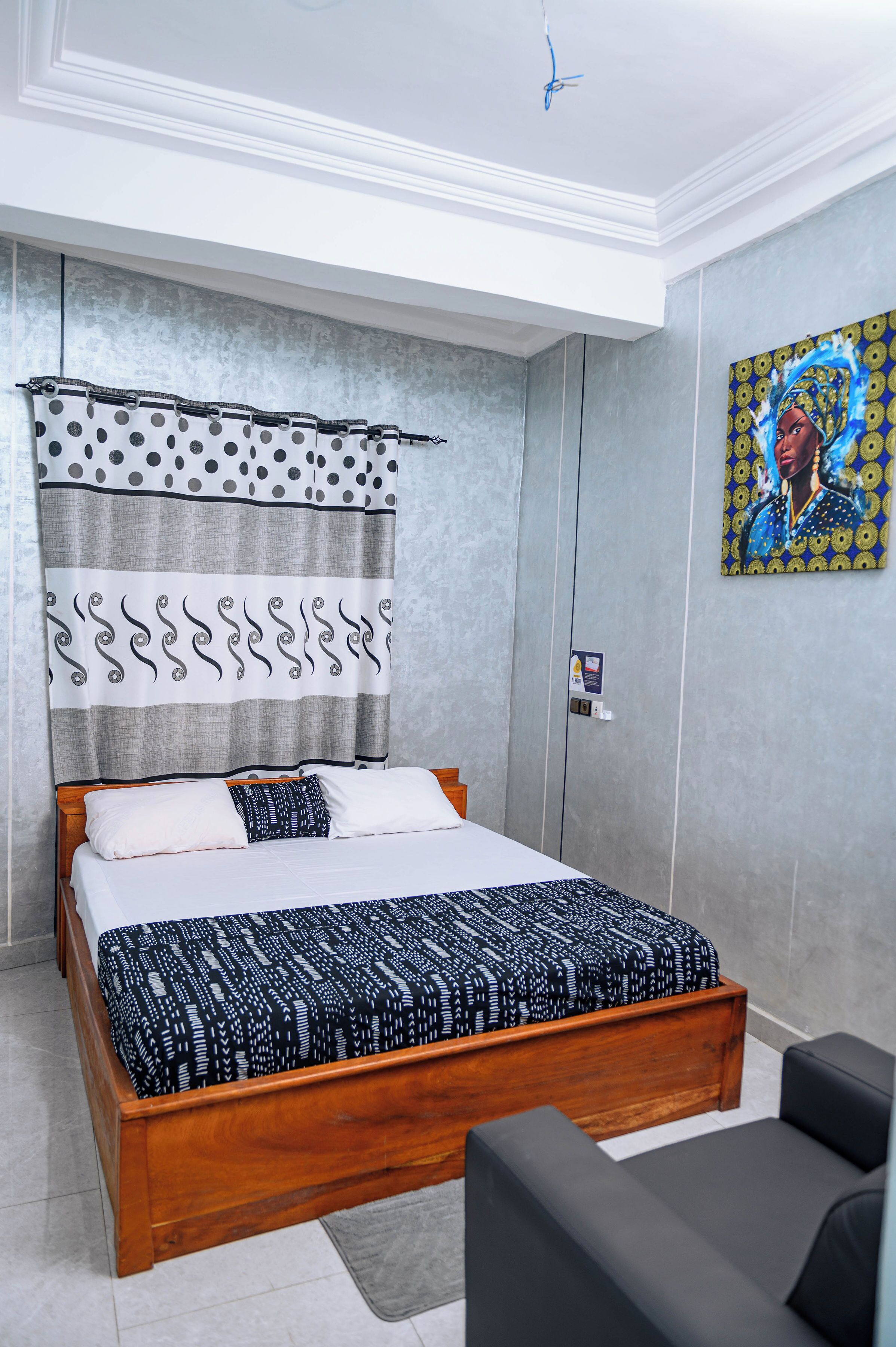 Desk, laptop workspace, iron/ironing board, free WiFi