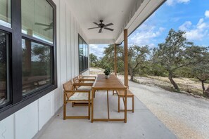 Outdoor dining - House at Sunset Valley I Views, Families (Canyon Lake)