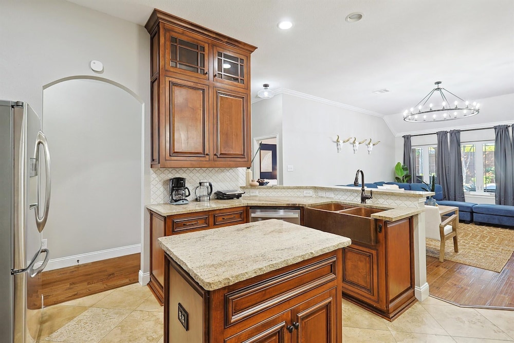 5BD/2BA + Backyard Oasis (Pool, Jacuzzi, Firepit) Corinth Vrbo