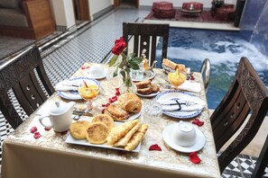 Free daily continental breakfast  - Riad Palais MERYEM (Marrakech)