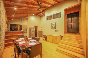 Villa, 2 chambres | Repas dans la chambre
