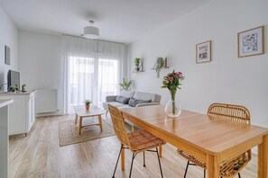 Standard-Apartment | Wohnbereich | Smart-TV
