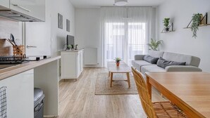 Standard Apartment | Ruang tamu | TV Pintar 