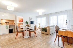 Standard-Apartment | Wohnbereich | Smart-TV