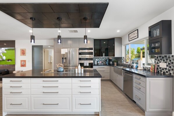 Fridge, microwave, oven, stovetop - Sunset Greens | Kierland Commons | Outdoor Oasis (Scottsdale)
