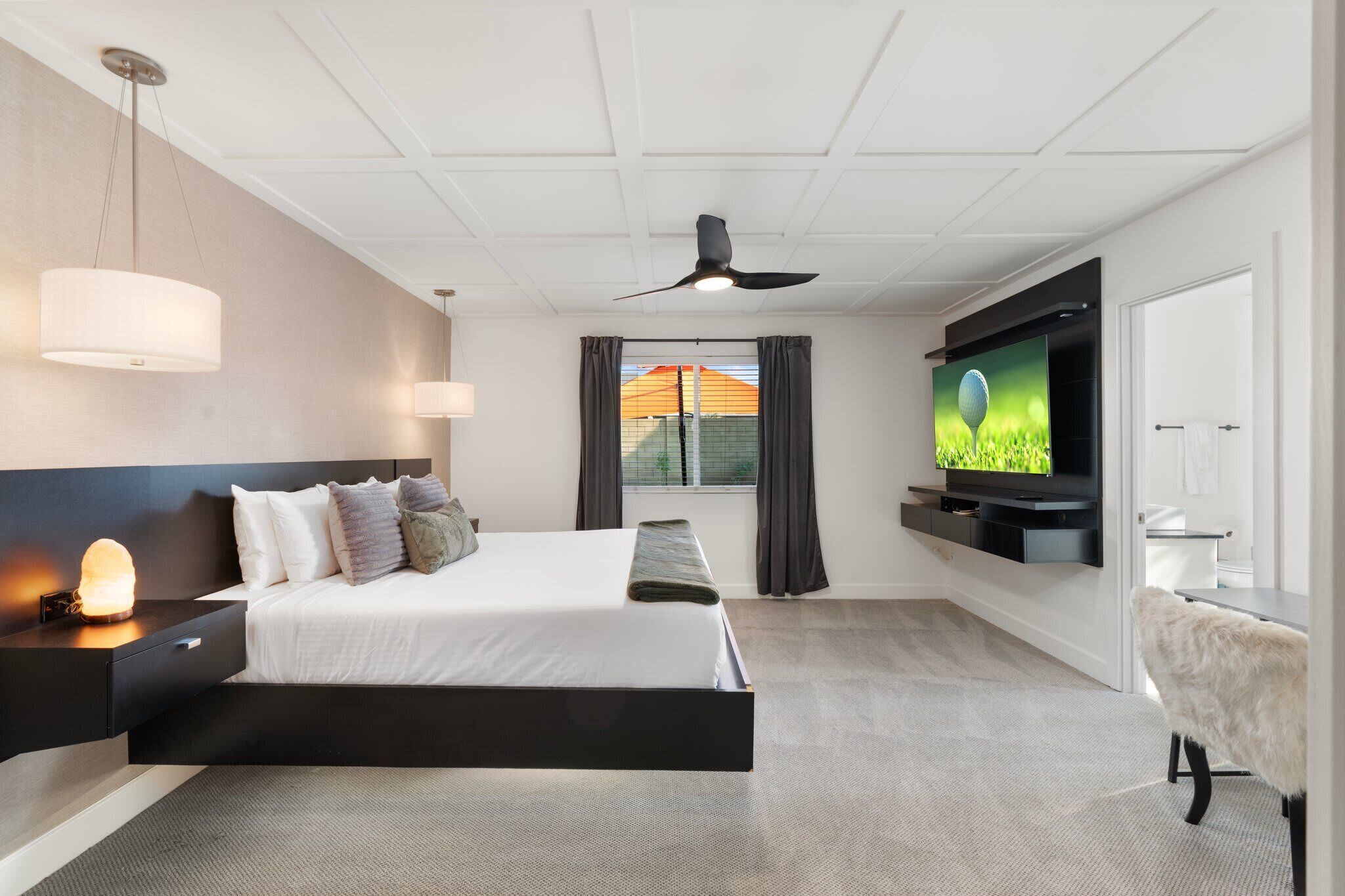 3 slaapkamers, een strijkplank/strijkijzer, wifi, beddengoed