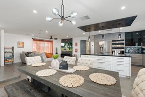 Interior - Sunset Greens | Kierland Commons | Outdoor Oasis (Scottsdale)