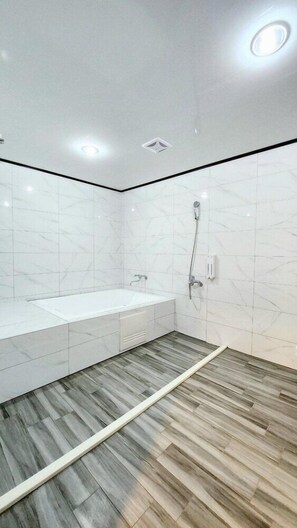 Bathroom - Happiness YES (Yilan)