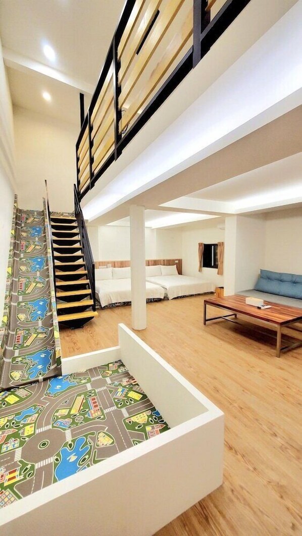 Interior - Happiness YES (Yilan)